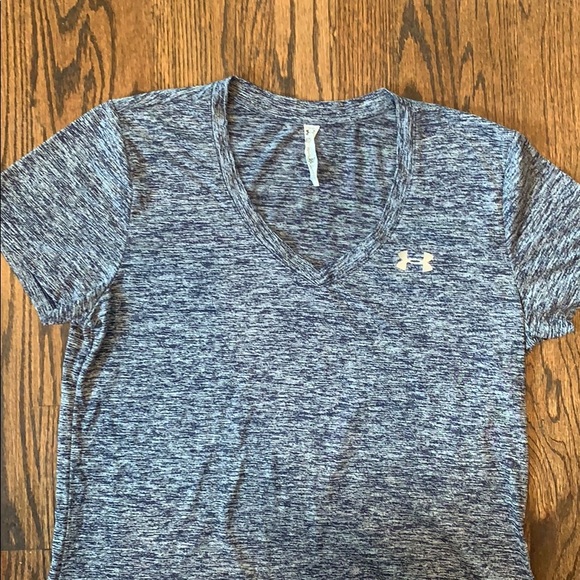 Under armor moisture wicking T - Picture 2 of 5
